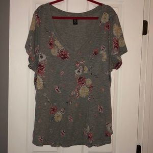 Torrid floral v neck t-shirt with pocket